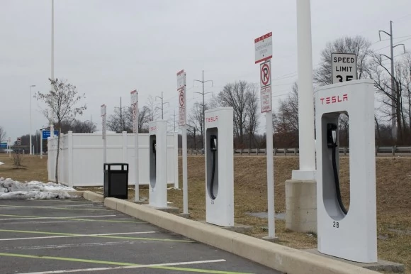 Stacja ładowania samochód elektrycznych Tesla