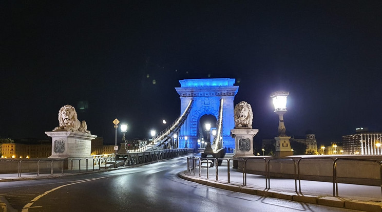 Szeptember 10-én kék színűvé válnak többek között a budapesti látványosságok is