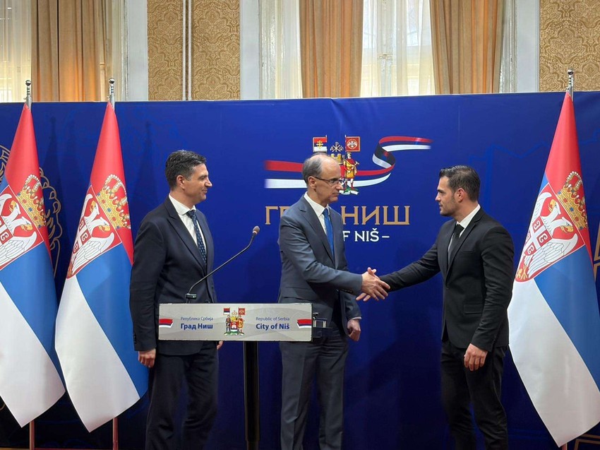 premijer Macut na otvaranju Kancelarije za komunikaciju gradjana sa Vladom u Nišu