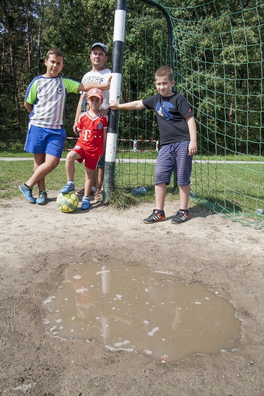 Zróbcie nam boisko! Dzieci proszą dorosłych o pomoc!