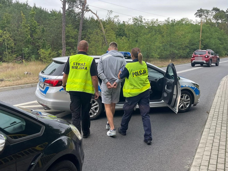 Funkcjonariusze Straży Granicznej zatrzymali 20-letniego kierowcę, który jechał skradzionym w Niemczech Mitsubishi ASX