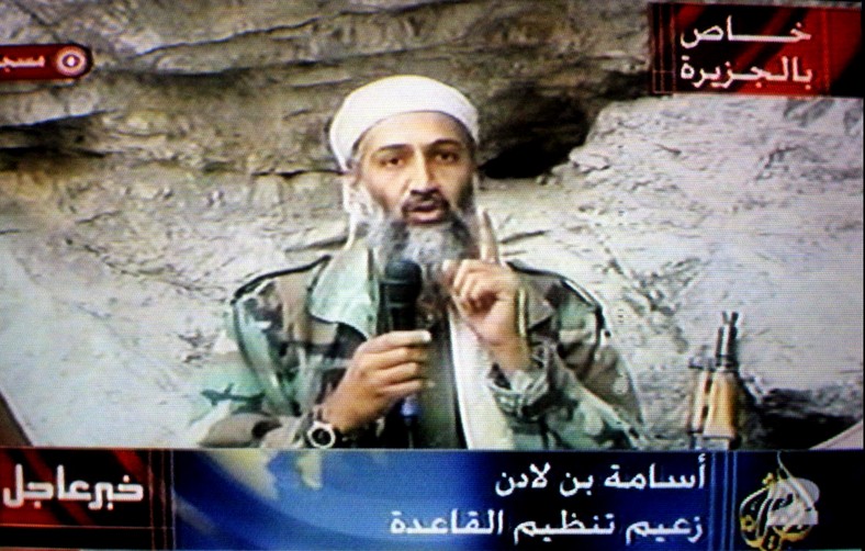 Osama bin Laden w telewizji Al-Dżazira w paźnierniku 2001 r.