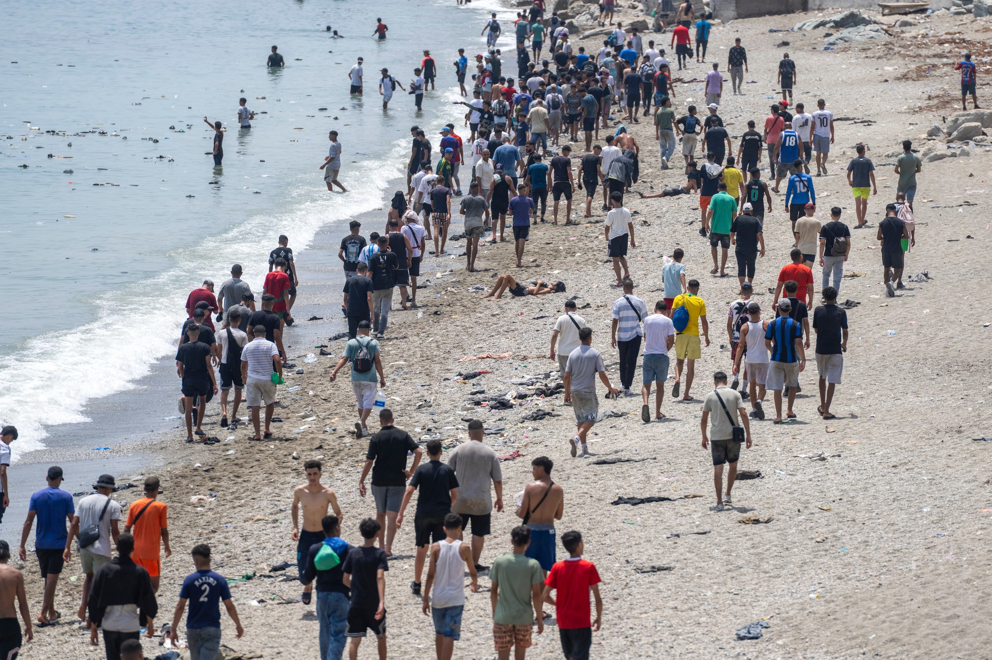 Migranti v španielskej exkláve Ceuta. 
