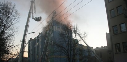 Zabezpieczają dach po pożarze