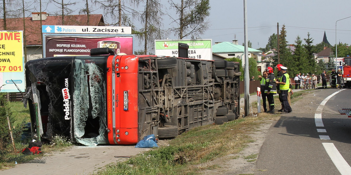 Wypadek Polskiego Busa w Nowej Dębie