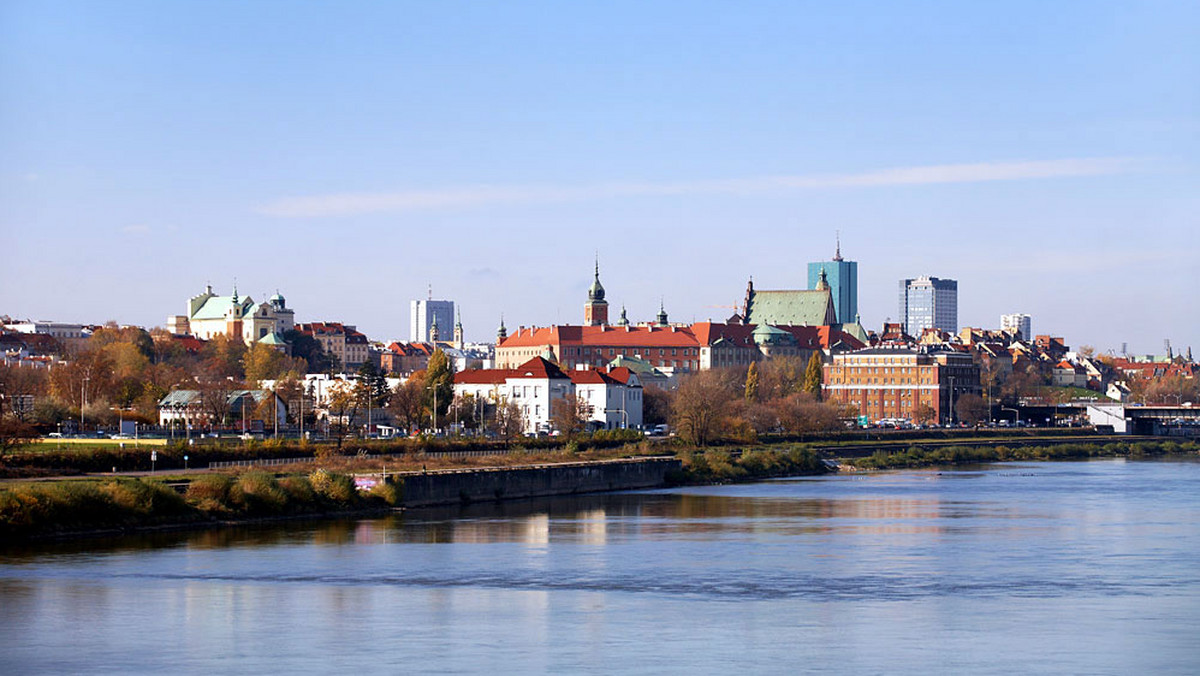 Po dziesięciu latach nad rzekę wracają ogródki piwne - przypomina "Życie Warszawy".