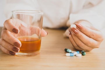 Cukorbegtegségre szedett gyógyszer mellett lehet-e alkoholt inni? Az orvos válaszol