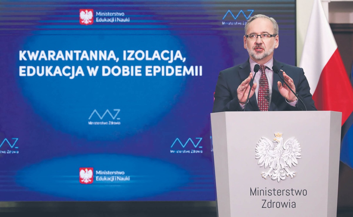 Minister Niedzielski mówi o „w miarę normalnym funkcjonowaniu” na wiosnę