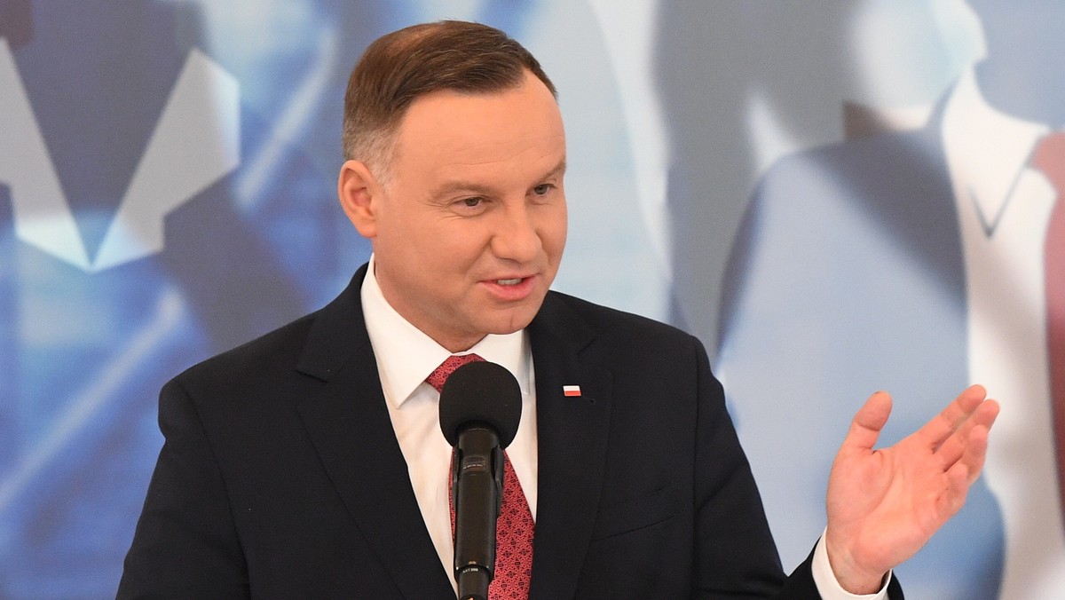 Prezydent Andrzej Duda odebrał tytuł honorowego obywatela miasta Bochni. - Jestem dumny, że mogę być honorowym obywatelem miasta, które ma taką tradycję społeczną, historyczną i patriotyczną - powiedział prezydent.