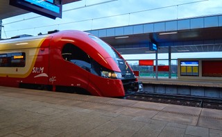 Warszawa. Olbrzymie utrudnienia w kursowaniu pociągów SKM i Kolei Mazowieckich