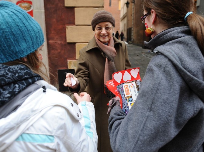 Wolontariuszki Wielkiej Orkiestry Świątecznej Pomocy zbierają pieniądze w Warszawie