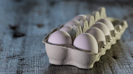 Sehol nem drágulnak úgy az élelmiszerárak Európában, mint itthon – A tojás és a kenyér ára is az egekben 