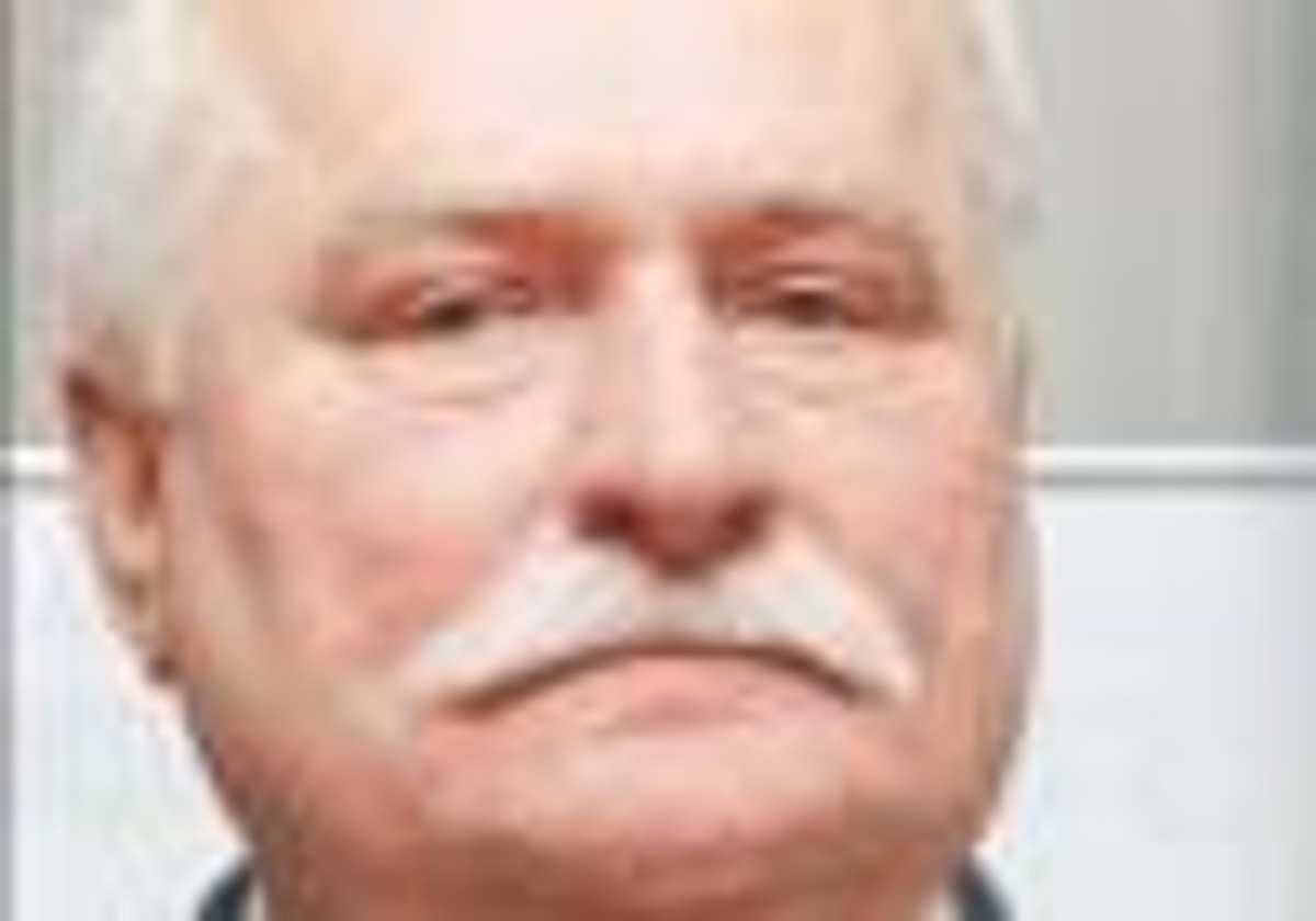 "Jestem katolikiem i muszę wierzyć w każde nawrócenie, ale wiem też, że wielu zmienia się pozornie, a potem wraca do swych starych idei i poprzednich przyzwyczajeń" - oświadczył Wałęsa. Fot. DGP