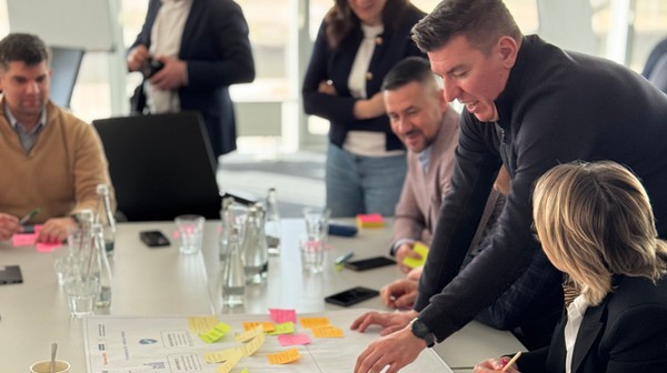 Najwięcej propozycji dotyczyło infrastruktury transportowej. Wśród wskazanych potrzeb znalazły się m.in. rozwój kolei aglomeracyjnej i budowa połączenia z lotniskiem, modernizacja i rewitalizacja istniejących linii kolejowych oraz integracja biletowa.