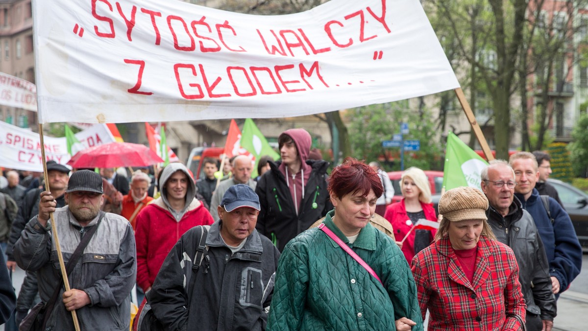 Ponad 200 osób przeszło w pierwszomajowym marszu ulicami Katowic - w obronie i na rzecz poprawy losu osób społecznie wykluczonych. Manifestację zorganizowało wspierające na co dzień najbiedniejszych mieszkańców miasta Górnośląskie Towarzystwo Charytatywne.