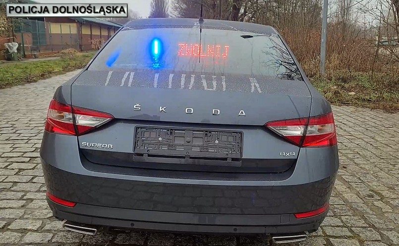 Skoda Superb: policja ma nowy nieoznakowany radiowóz z wideorejestratorem