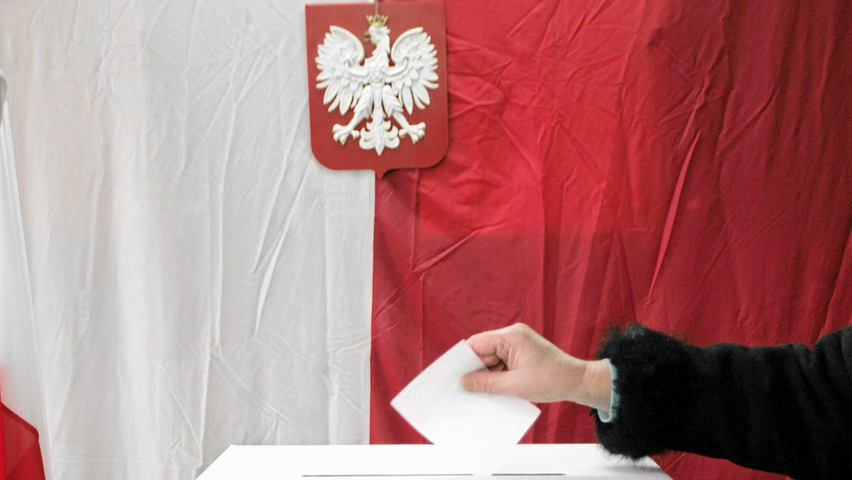 Ponad 2 tys. osób, które zagłosowały w wyborach samorządowych w gminie Gronowo Elbląskie, zostanie przesłuchanych przez policję. Powodem jest dochodzenie ws. możliwości sfałszowania wyników głosowania - podała w poniedziałek prokuratura w Elblągu.