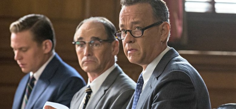 Tom Hanks negocjuje z Sowietami. Jest PIERWSZY ZWIASTUN "Bridge of Spies" Spielberga [ZDJĘCIA]