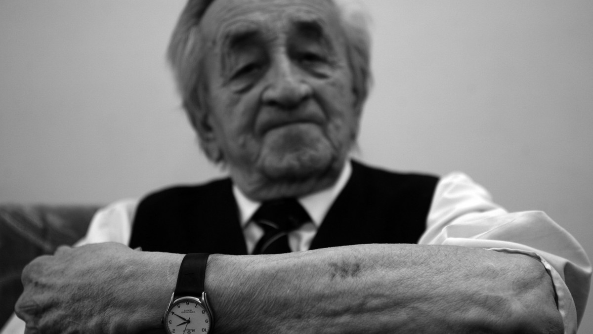 Józef Stós, były więzień Auschwitz oraz innych niemieckich obozów, zmarł dziś w Krakowie. Miał 95 lat. Odszedł w dniu 76. rocznicy pierwszego transportu Polaków do Auschwitz, w którym został deportowany do tego obozu.