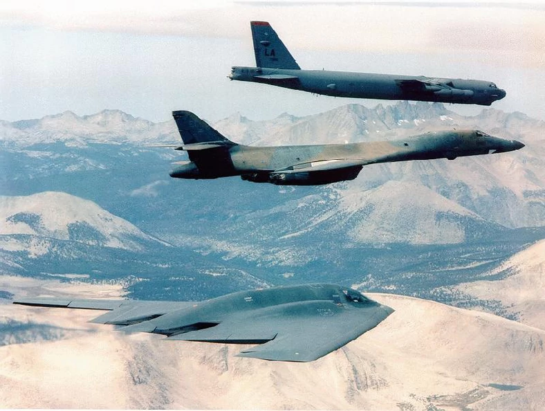 B-52, B-1B i B-2 - obecnie wykorzysywane bombowce strategiczne USA