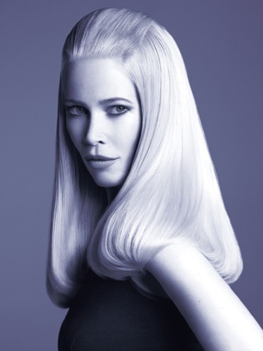 PROSTE I GŁADKIE - fryzura obecna na wybiegu na każdym pokazie w tym sezonie.