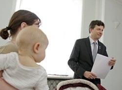 Rzecznik praw dziecka ma kłopoty. Nie pomógł głodującemu chłopcu?