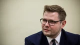 "Moralny menelu, ujawnij wniosek…". Ostra wymiana i akt oskarżenia wobec Michała Wosia