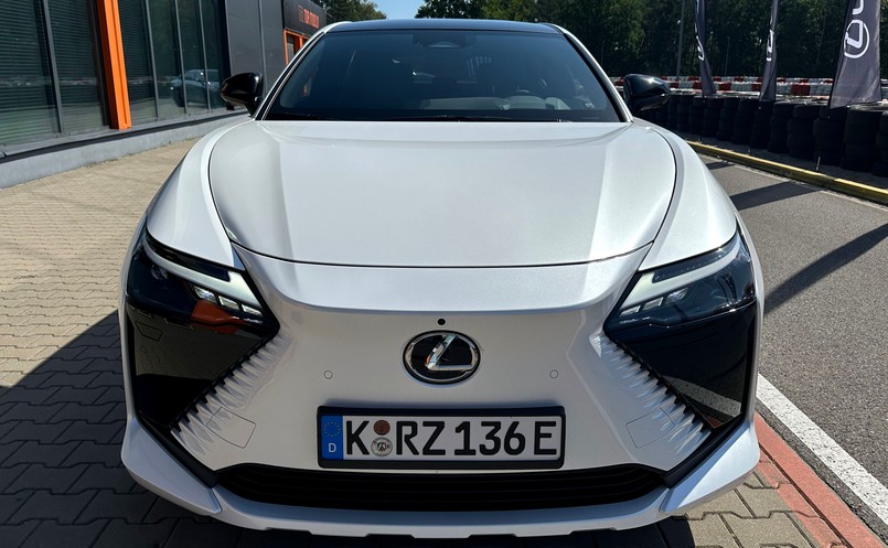 Nowy Lexus RZ 500e