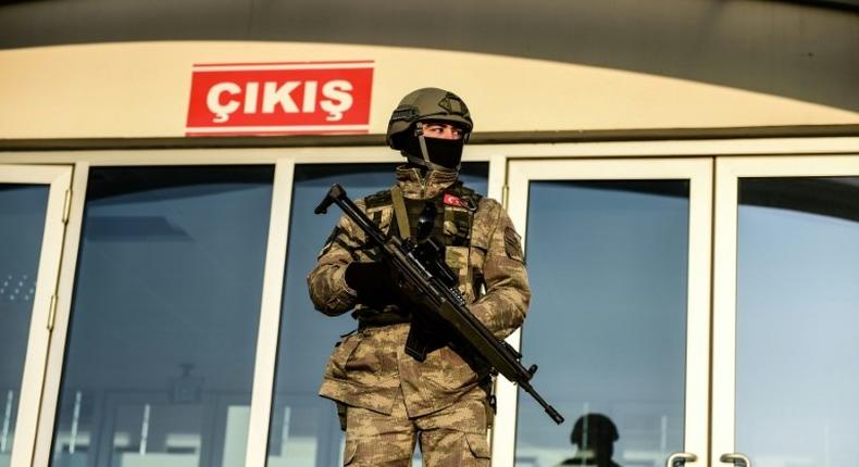 A member of Turkish special forces stands guard at the entrance to a courthouse in Istanbul on January 23, 2017