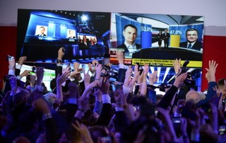 Tak wyglądały sztaby wyborcze Andrzeja Dudy i Bronisława Komorowskiego po ogłoszeniu wyników