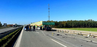 Dramat w województwie łódzkim! Na S8 obok Piotrkowa Trybunalskiego zderzyły się ciężarówka i samochód osobowy. Nie żyje mężczyzna