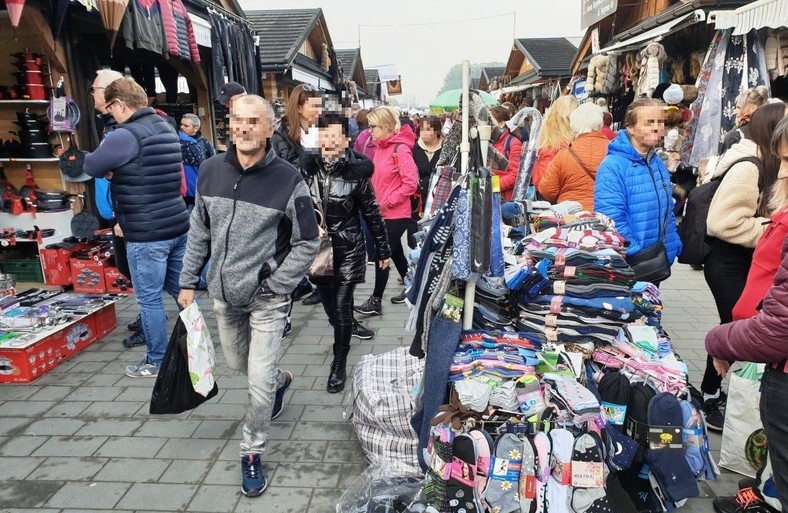 Ruch na nowotarskim jarmarku w połowie listopada