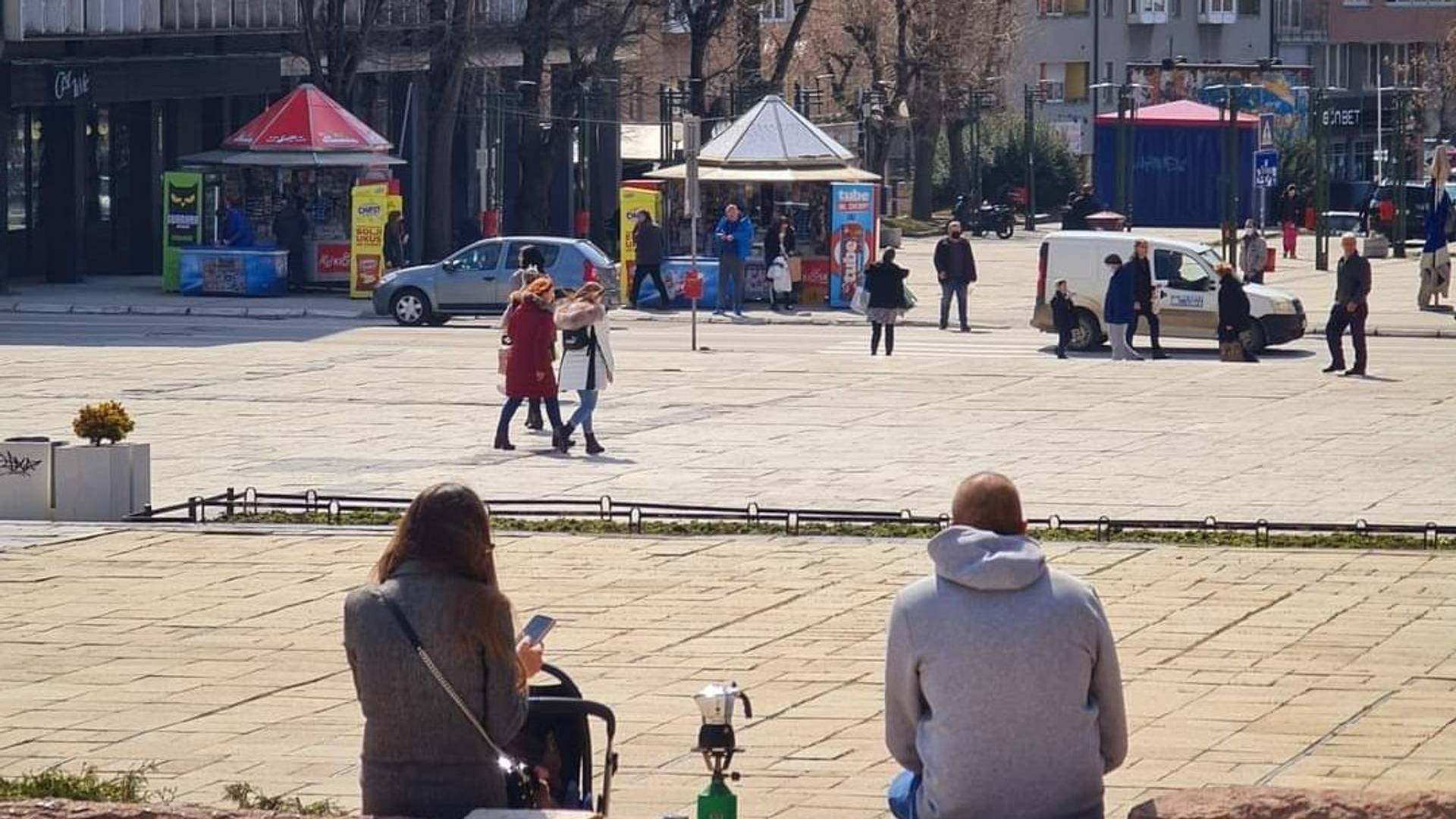 Ne rade kafići? Nema problema - Užičani našli najbolji način da doskoče zabranama Kriznog štaba