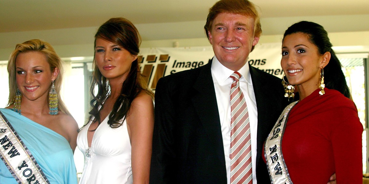 Donald Trump obok swojej późniejszej żony Melanii w 2004 roku