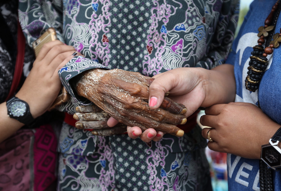 Ma’nene - rytuał opieki nad ciałami zmarłych odprawiany przez Toradżów, Celebes, Indonezja