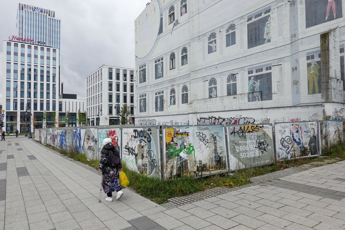 Słynna działka w Łodzi zlicytowana. Nabywca trzykrotnie przebił cenę wywoławczą