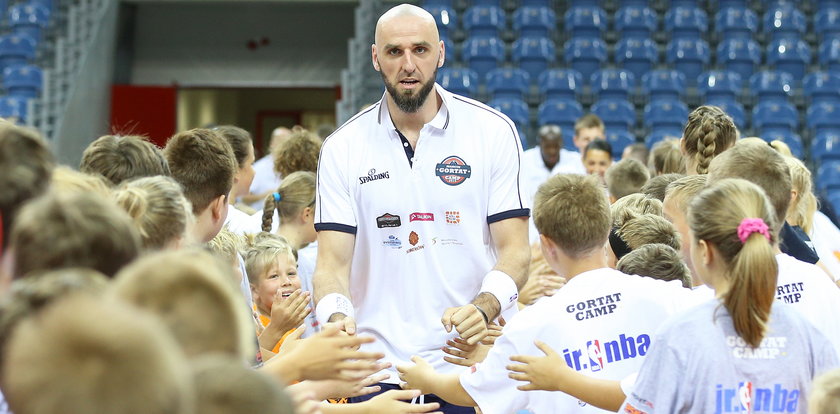 Marcin Gortat szkoli młodzież w Kraków Arenie