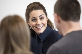 Kad smo videli KAKO IZGLEDA ROĐENI BRAT KEJT MIDLTON, postalo je jasno ZAŠTO GA "KRIJE OD SVETA": On je ubedljivo NAJLEPŠI ČLAN porodice i bez truda osvaja ogromne simpatije