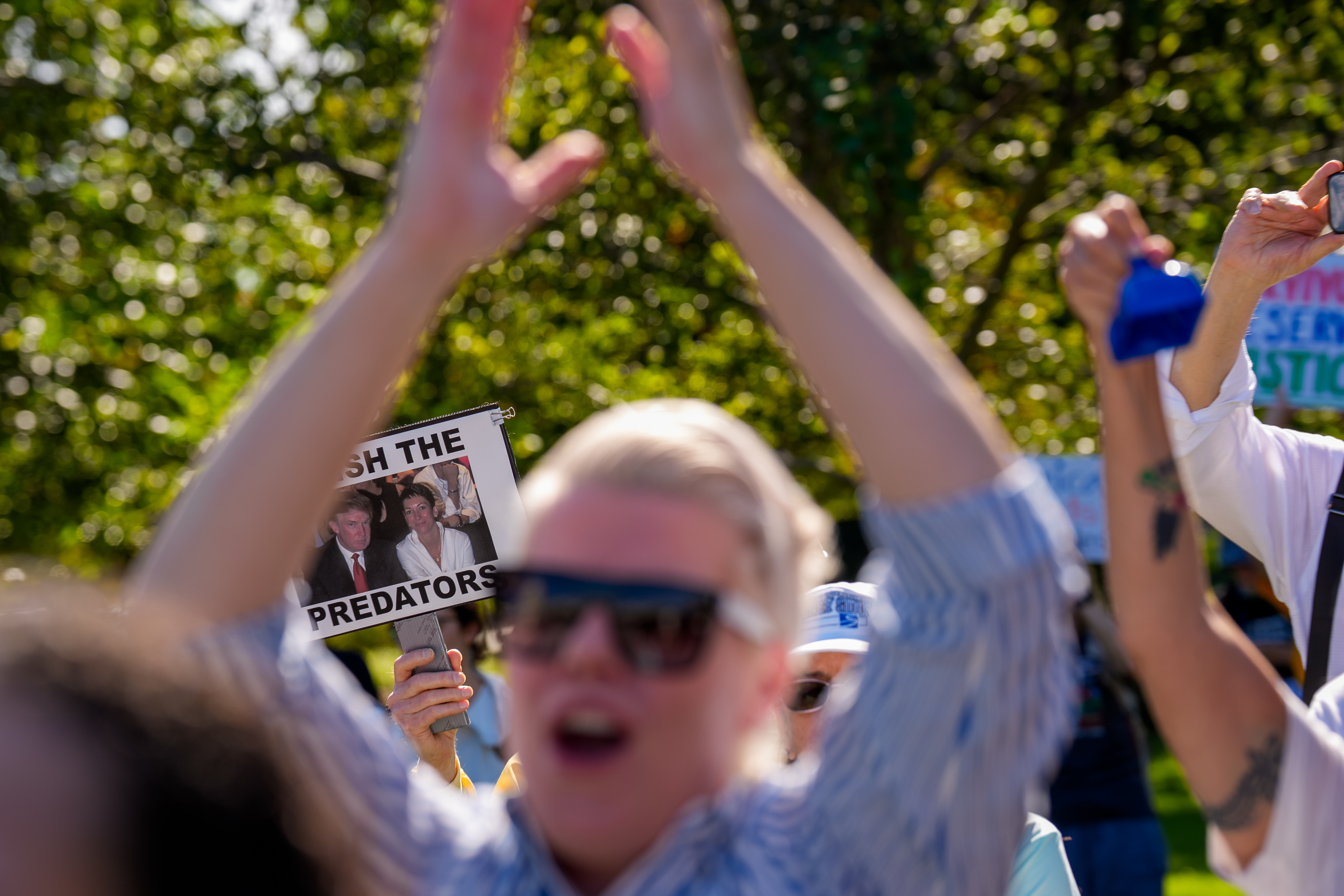 Epstein-Akten: Warum das Justizministerium Trump-Foto vorübergehend löschte