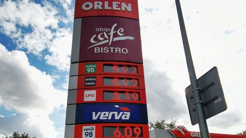 Czy rząd może obniżyć ceny paliw?