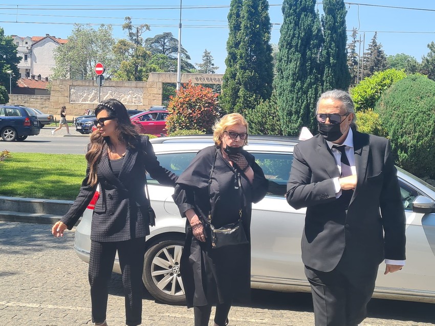 Sahrana Vidoja Ristovića, Nikolina sa njegovim roditeljima