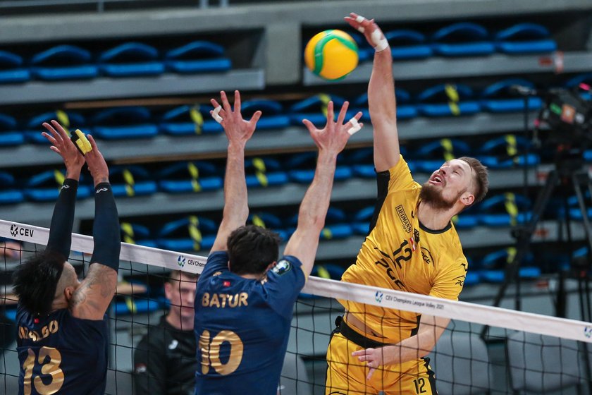 Podobno nasze kluby w siatkarskiej Lidze Mistrzów – Zaksa Kędzierzyn i Skra Bełchatów – nie mogły gorzej trafić w ćwierćfinale,