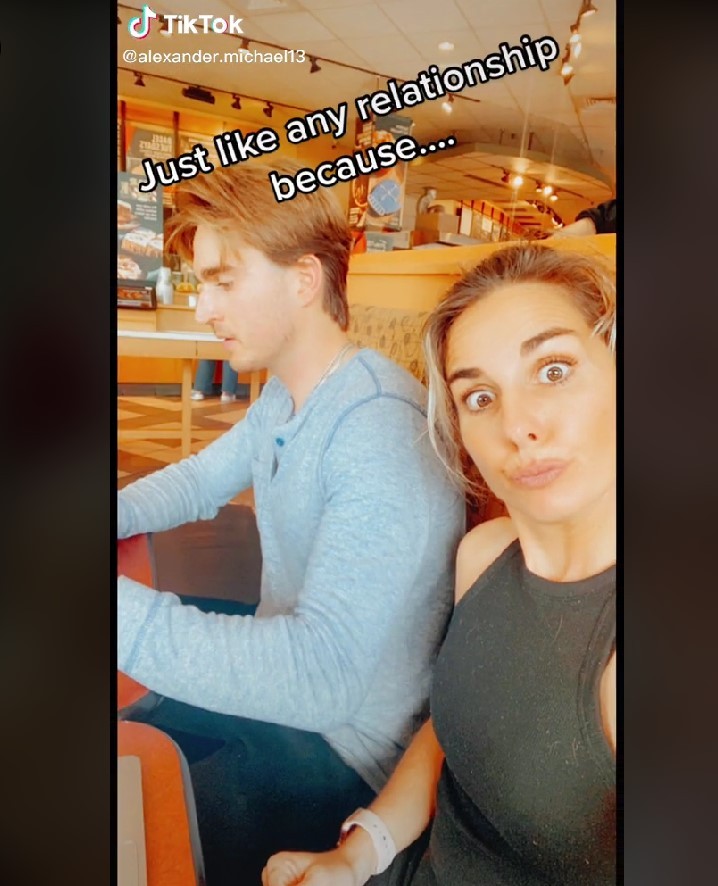 Alex je vo vzťahu so staršou ženou.