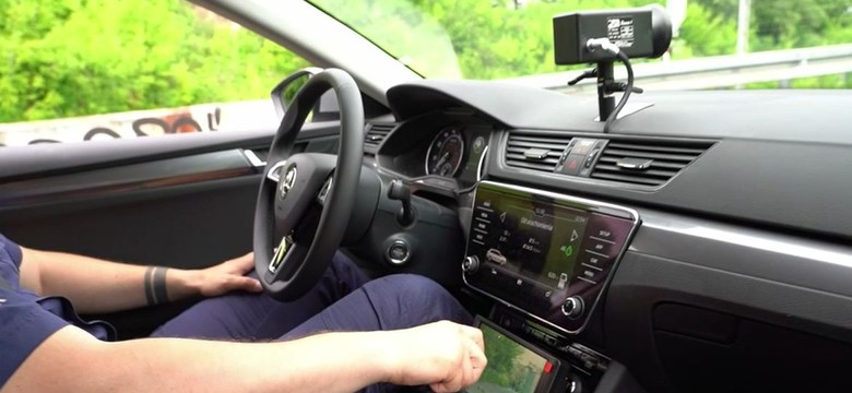 Skoda Superb dla policji wygrała z BMW. "Nowe auta trafią w ręce doświadczonych policjantów z Grupy SPEED"