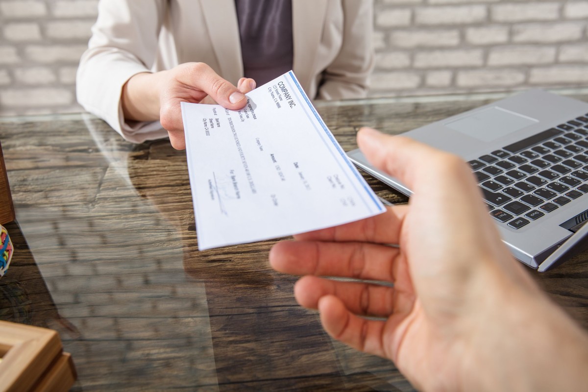 Spór o zaliczenie honorarium do płacy minimalnej już rozstrzygnęło orzecznictwo