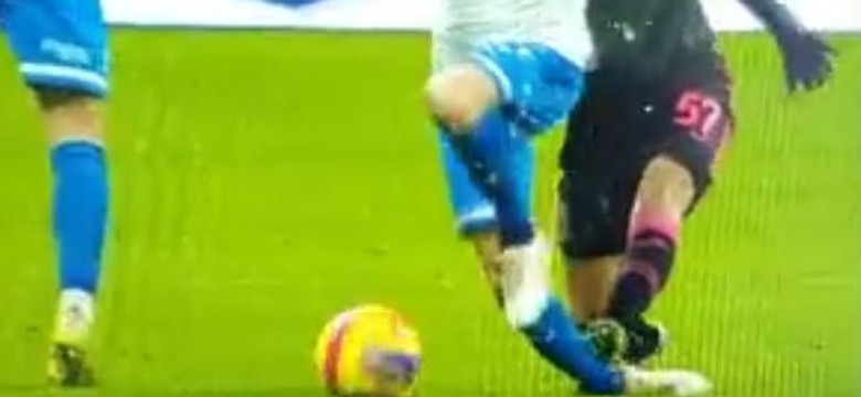 Brutalny faul na Szymańskim. Boli od samego patrzenia [WIDEO]