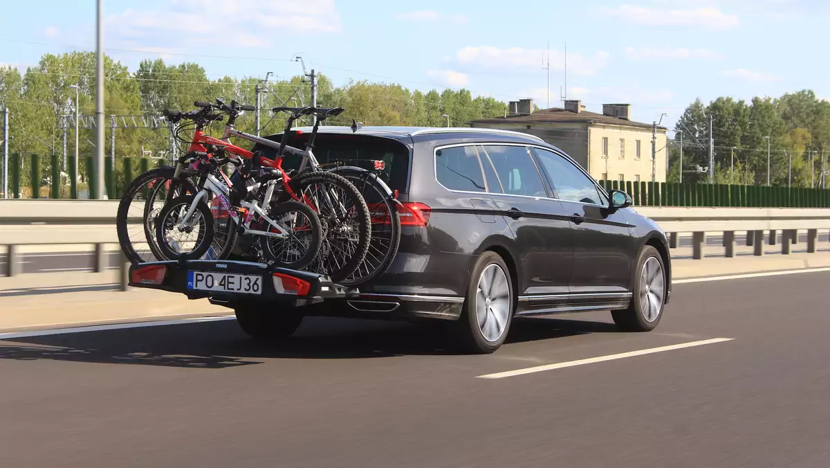 Na haku  w praktyce wygodnie wozi się do 3 rowerów. Montaż czwartego roweru już zazwyczaj jest utrudniony, a sam bagażnik i cztery rowery ważą na tyle dużo, że dodatkowe obciążenie czuć w czasie jazdy