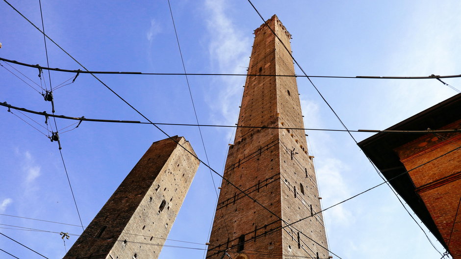 Wieże Asinelli i Garisenda w Bolonii