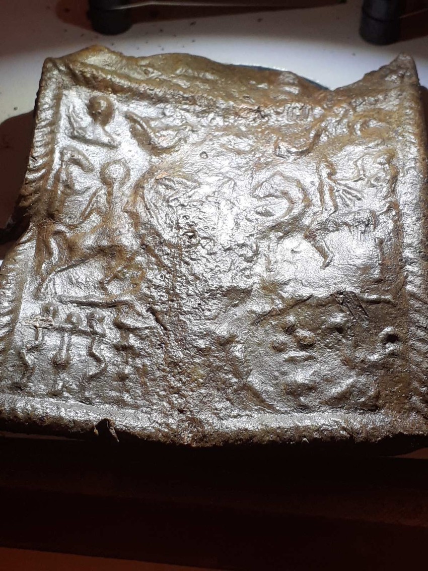 Otkrića arheologa na lokalitetu Klenak - zavetna olovna ikona Podunavskog konjanika iz antičko-rimskog perioda