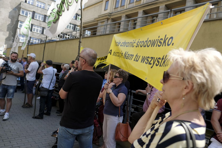 Mieszkańcy protestowali pod RDOŚ w Katowicach przeciwko fedrowaniu k KWK Piast-Ziemowit pod ich domami